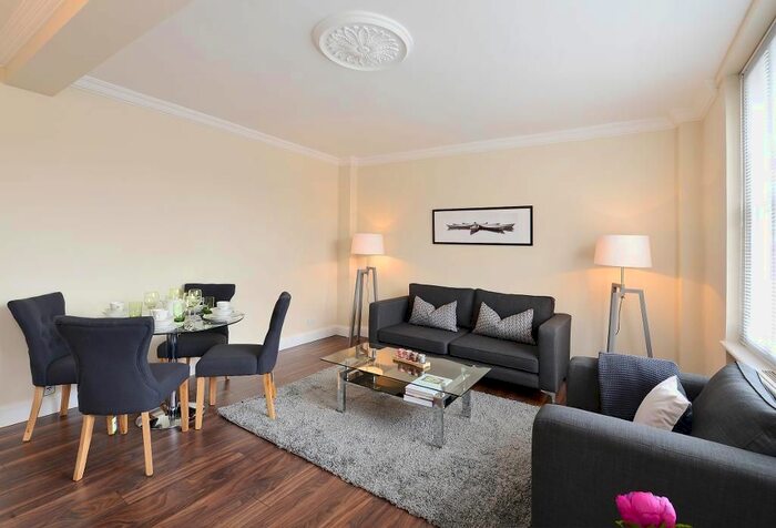 2 Bedroom Flat To Rent In Hill Street, Mayfair, London, W1J