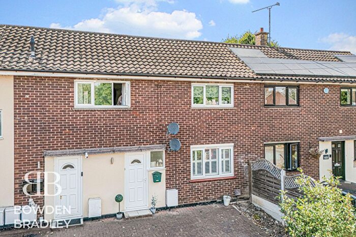 2 Bedroom Property For Sale In Langham Crescent, Billericay, CM12