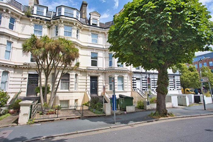 2 Bedroom Flat For Sale In Castle Hill Avenue, Folkestone, Kent, CT20