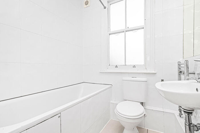 2 Bedroom Flat For Sale In Cheverton Road, Archway, London, N19