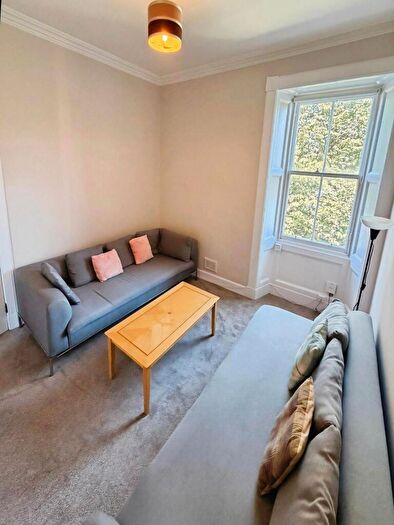 4 Bedroom Flat To Rent In Murieston Crescent, Edinburgh, EH11