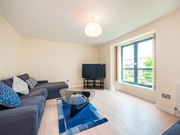 2 Bedroom Flat To Rent In Papermill Wynd, Edinburgh, EH7