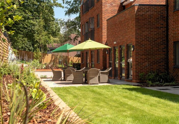 2 Bedroom Apartment For Sale In Woodcote Valley Road, Purley, CR8