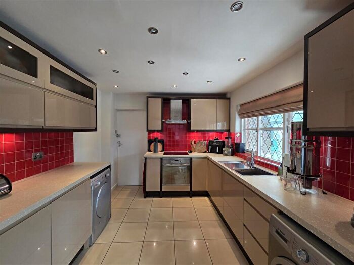 3 Bedroom Link Detached House For Sale In Cornfield Avenue, South Normanton, Alfreton, DE55