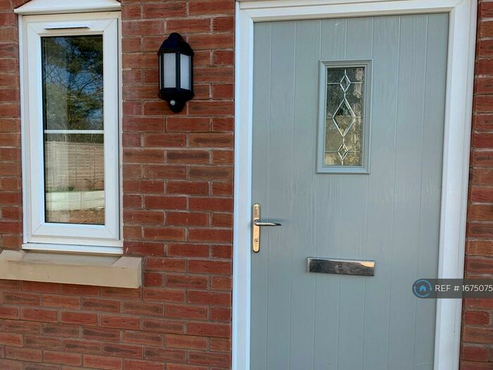 4 Bedroom End Of Terrace House To Rent In Thornton Court, Alcester, B49