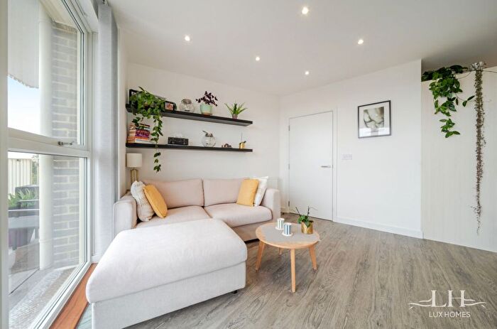 1 Bedroom Flat For Sale In Saddler House, Dagenham, RM10