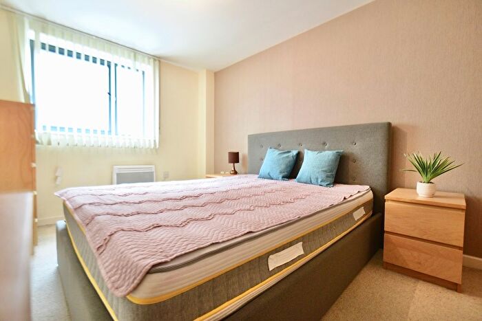 2 Bedroom Flat To Rent In City Walk, Leeds, LS11