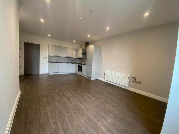 1 Bedroom Flat To Rent In Lichfield Road, Four Oaks, Sutton Coldfield, B74