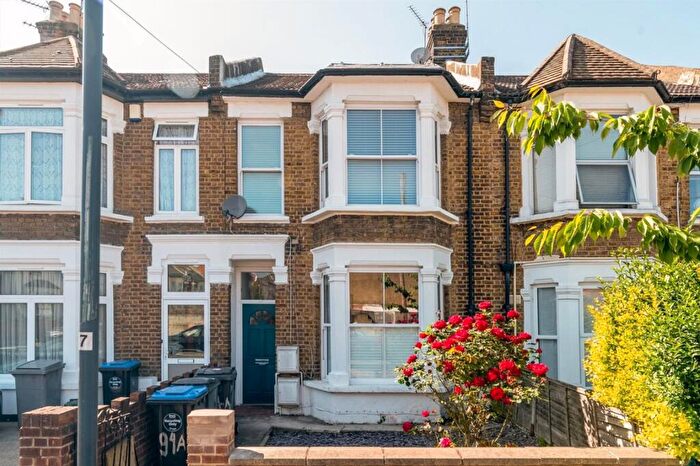 2 Bedroom Flat To Rent In Strode Road, Willesden Green, NW10