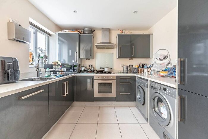 3 Bedroom Semi-detached House For Sale In Pinner Park Gardens, Harrow, HA2