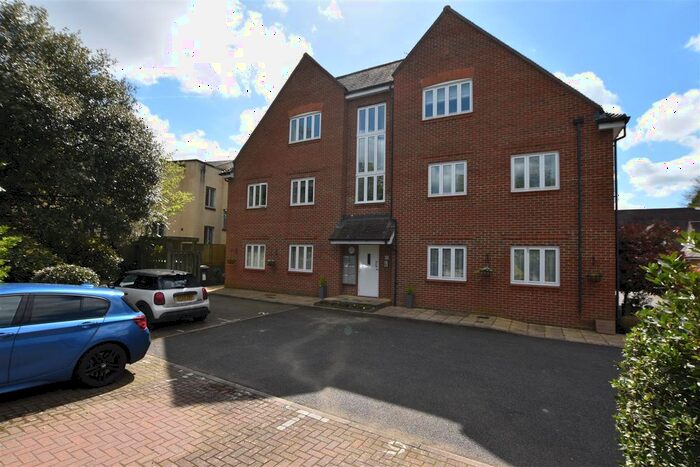 2 Bedroom Flat To Rent In Charlwood Place, Reigate, RH2