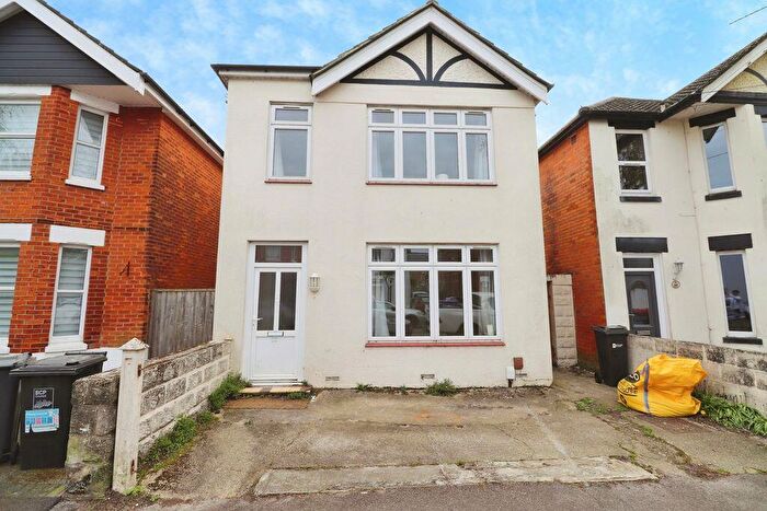 4 Bedroom Detached House To Rent In Grants Avenue, Bournemouth, BH1