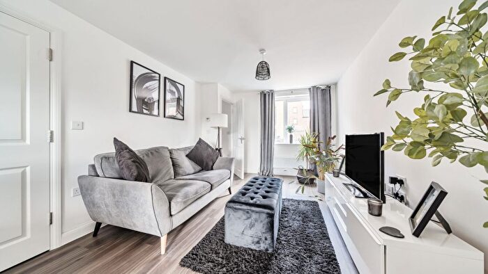 2 Bedroom Semi-detached House For Sale In Plymouth Close, Cambridge, CB3