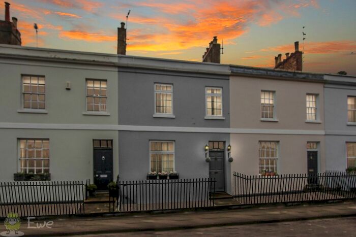 1 Bedroom Flat To Rent In Priory Terrace, Cheltenham GL52