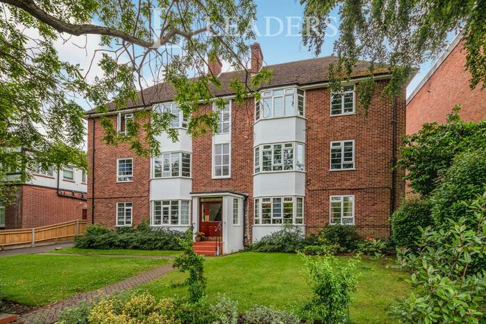 2 Bedroom Flat To Rent In Roymount Court, Lovelace Road, Surbiton, KT6