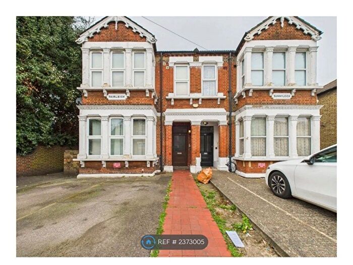 Studio To Rent In Eastern Road, Romford, RM1