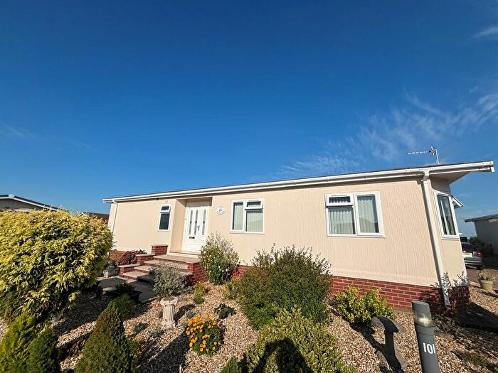 2 Bedroom Lodge For Sale In Marina View, Dogdyke, Lincoln, LN4