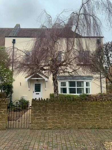 4 Bedroom Property To Rent In Joselin Court, Sherborne, DT9