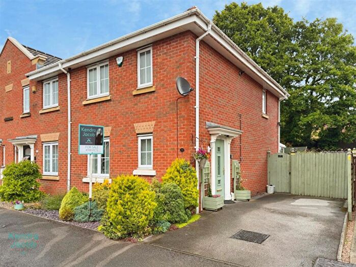 3 Bedroom End Of Terrace House For Sale In Woodhouse Close, Rhodesia, Worksop, S80