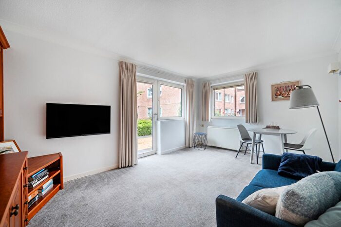 1 Bedroom Flat For Sale In Mount Hermon Road, Woking, Surrey, GU22