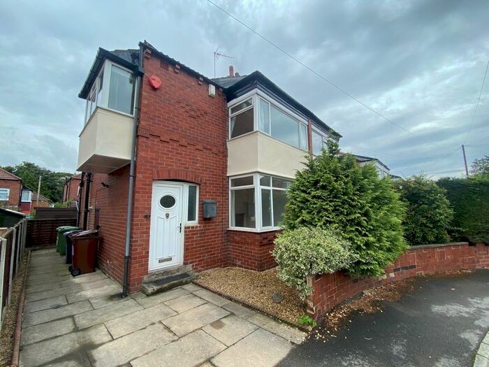 3 Bedroom Semi-Detached House To Rent In Grange Park Grove, Leeds, LS8