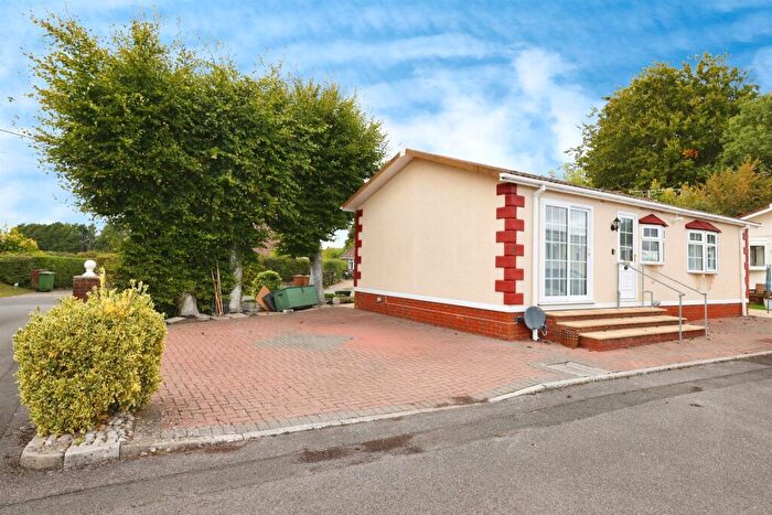 2 Bedroom Park Home For Sale In Mullenscote Mobile Home Park, Weyhill, Andover, SP11