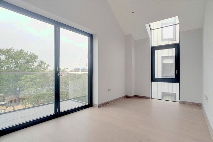 1 Bedroom Flat To Rent In Drapers Yard, London, SW18