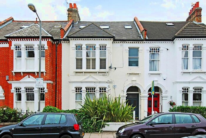 1 Bedroom Flat To Rent In Louisville Road, Heaver Estate, London, SW17