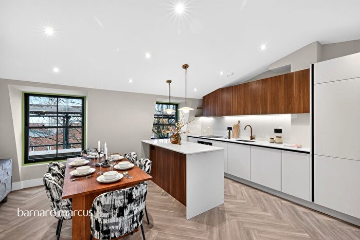 2 Bedroom Flat For Sale In Old Kent Road, London, SE1