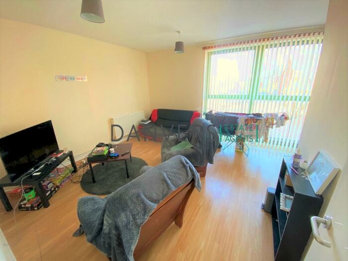 2 Bedroom Detached House To Rent In Western Boulevard, Bede Island, LE2