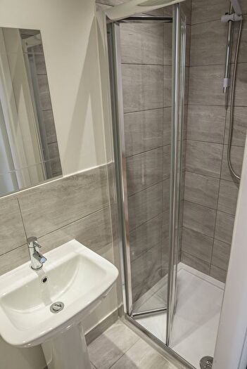 1 Bedroom Flat To Rent In Corporation Street, Dewsbury, West Yorkshire, WF13