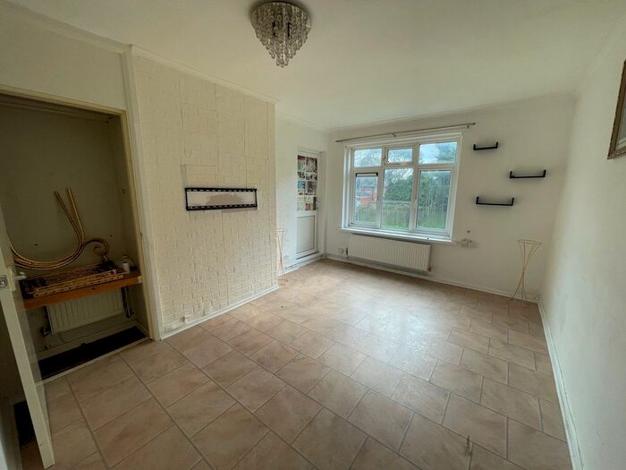 3 Bedroom Flat To Rent In Edenbridge Road, Birmingham, B28