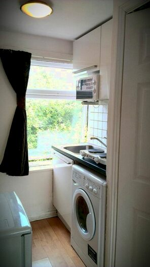 Studio To Rent In Angus Gardens, London, NW9