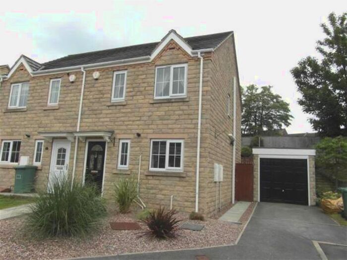 3 Bedroom Semi-Detached House To Rent In Carriage Way, Heckmondwike, WF16