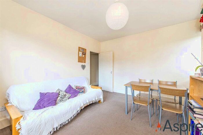 3 Bedroom Flat To Rent In Dewar House, Tooting Grove, London, SW17