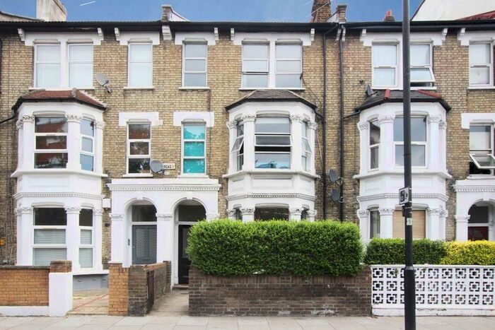 2 Bedroom Flat To Rent In Askew Road, London, W12