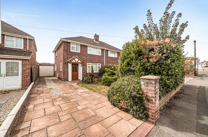 3 Bedroom Semi-Detached House For Sale In Headlands Grove, Stratton St Margaret, Swindon, SN2