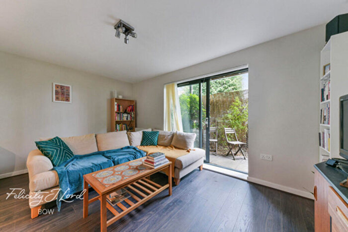 1 Bedroom Apartment For Sale In Houlton Place, London, E3