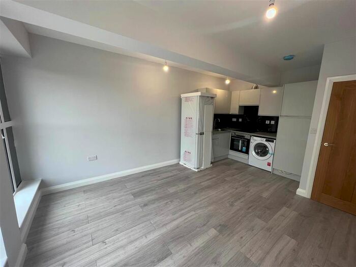 2 Bedroom Flat To Rent In Station Street, Burton-On-Trent, DE14