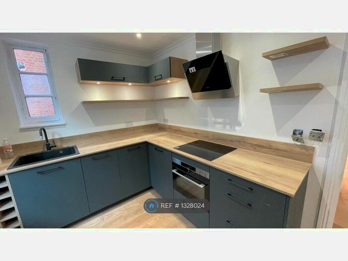 1 Bedroom Flat To Rent In Stirling Court, London WC2E