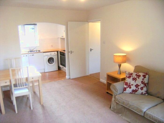 1 Bedroom Flat To Rent In Littlebrook Avenue, Burnham, Slough, SL2