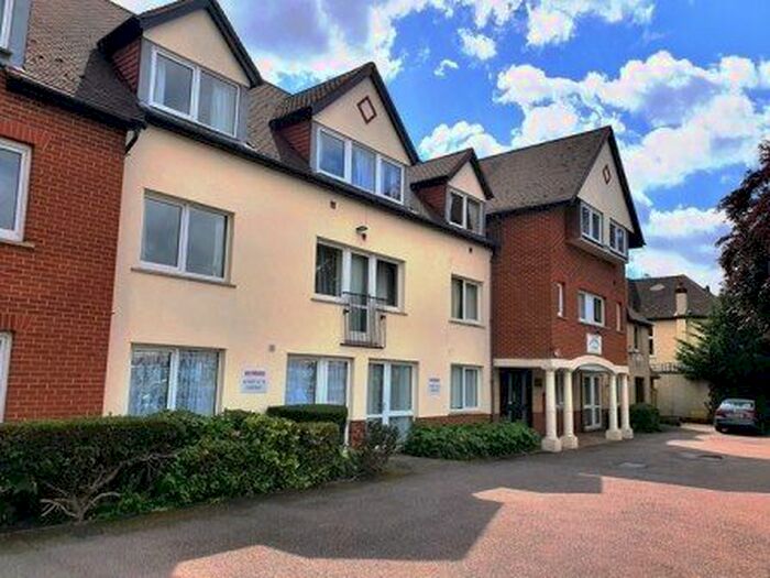 1 Bedroom Flat To Rent In Village Road, Enfield, EN1