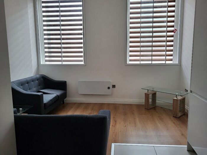 1 Bedroom Apartment To Rent In Well Street, Bradford, West Yorkshire, BD1