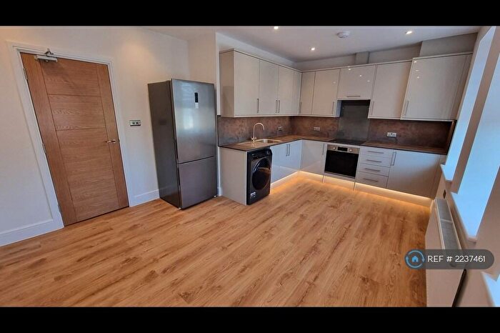 3 Bedroom Flat To Rent In Ferme Park Road, London, N4