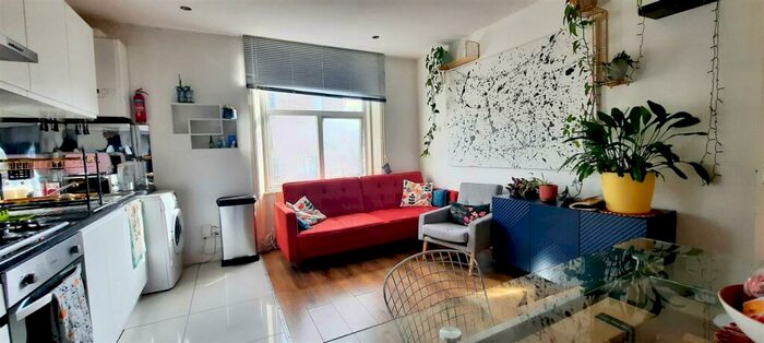 3 Bedroom Flat To Rent In Cambridge Road, London, NW6