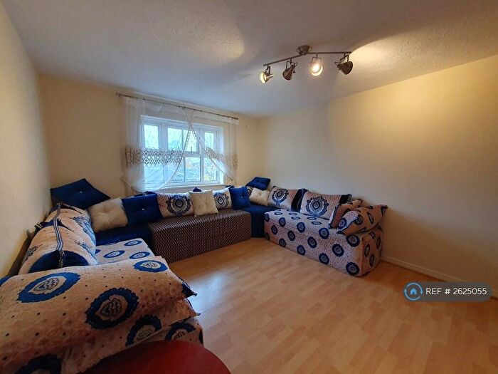 2 Bedroom Flat To Rent In Lupin Crescent, Ilford, IG1