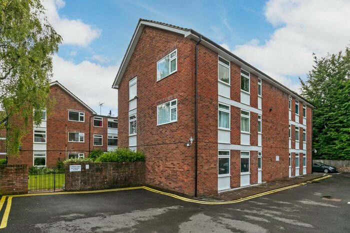 2 Bedroom Flat To Rent In Norman Road, Winchester, SO23