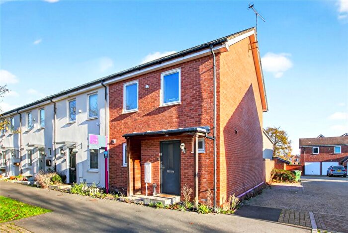 3 Bedroom Terraced House For Sale In Beverley Road, Bracknell, Berkshire, RG12