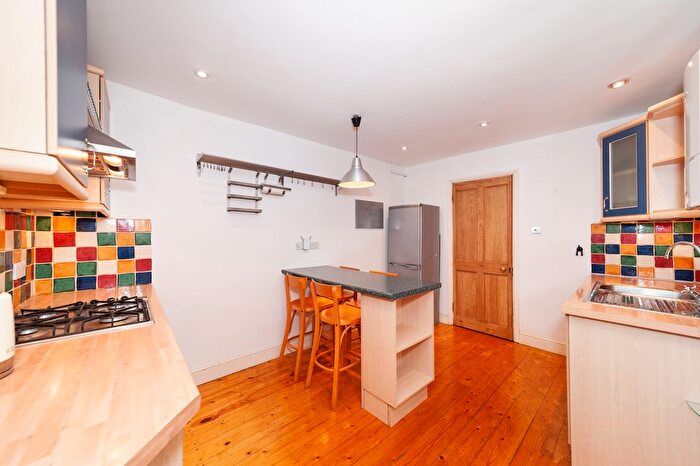 2 Bedroom Flat To Rent In Kingswood Road, Lambeth, Greater London, SW2