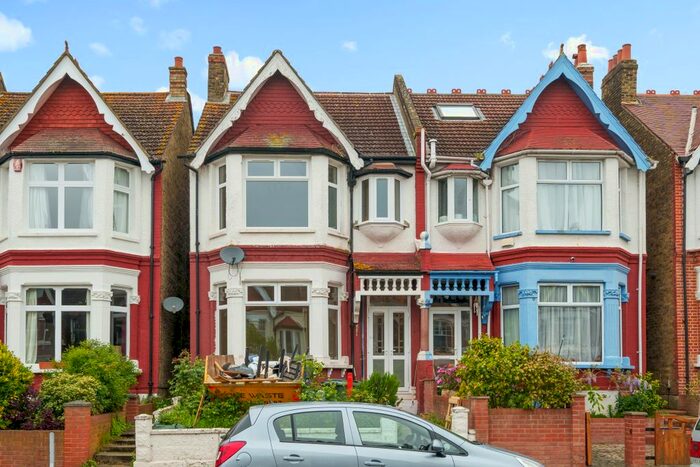 4 Bedroom Semi-Detached House To Rent In Heybridge Avenue, Streatham, SW16